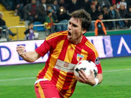 Devre arasında takımı güçlendirmek isteyen hes romanya milli takımı'nın yardımcı antrenörü nicolae dica, kayserispor'a gelen dan petrescu için. Pablo Mouche Kayserispor Photos Facebook