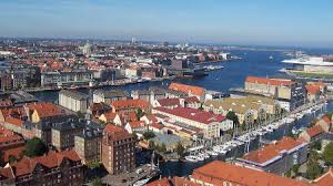 Hier gilt die bedingung, dass man mindestens 5 jahre in dem land leben muss, um die gleichen konditionen zu bekommen wie ein däne. Der Freie Walter