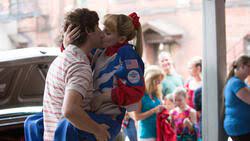 Please check retailer websites for opening hours and restrictions. Bronze Kleiner Sieg Grosse Fresse Film 2015 Moviepilot De