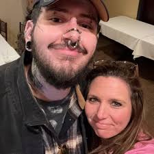 Who is a good hairdresser for blonde hair and hair extensions in Frankfort?