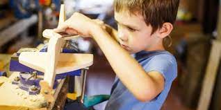 Wir werken und arbeiten überwiegend mit holz. Werken Mit Kindern Warum Die Holzarbeit Fur Ihr Kind So Wertvoll Ist