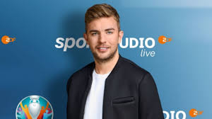 Watch from anywhere online and free. Deutschland Vs Portugal Zdf Experte Christoph Kramer Zeigt Jogi Low Wie Eine Motivationsrede Geht Stern De