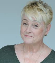 Beth Robbins's Instagram, Twitter & Facebook