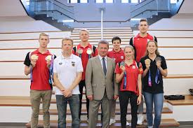 Auch großbritanniens olympiasieger adam peaty siegt schon wieder in topform. Goldenes Buch Magdeburg Ehrt Seine Wm Schwimmer