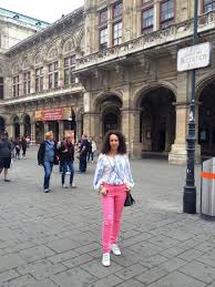 Îngrijirea a aproximativ 60.000 de albine a fost responsabilitatea unui apicultor privat în cooperare cu. Opera De Stat Din Viena Viena Ancapavel Ro