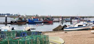 Faro, la capital del algarve es un destino ignorado con frecuencia por los turistas, tiene sus propias playas de alto nivel, ideales para familias y deportistas, gracias a las oportunidades. Santa Luzia Algarve Portugal