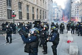 La Nación / Macron reconoce fallos en la seguridad tras la ola de violencia y saqueos en Francia