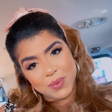 Vanessa Gross's Instagram, Twitter & Facebook