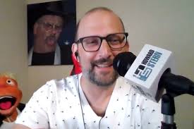 Ex-'Stern Show' Staffer Shuli Egar Gets Blessing From Howard Stern For New  Podcast