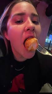 Aqui empieza mi carrera comiendo cosas deliciosas #holatiktok 😂🙈🙈 #...