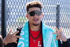 Patrick Mahomes mô tả chi tiết về mùa giải, nhà hàng - Yahoo Sports