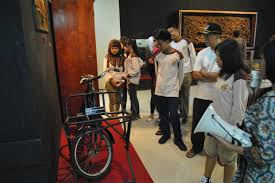 Buka setiap hari mulai pukul 08.00 sampai 15.00 wib dan tetap buka di hari libur dan hari besar. Libur Sekolah Museum Di Semarang Kebanjiran Wisatawan