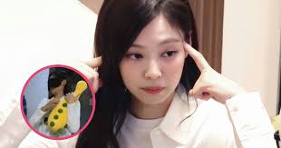 BLACKPINK's Jennie Goes Viral For Small Face Size On “Apartment 404”