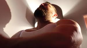 Feet worship: Alpha Male Gets Serviced By A Fag - ThisVid.com