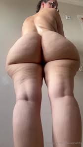 Hot MILF with a Fat Ass & Wide Hips - Porn - EroMe