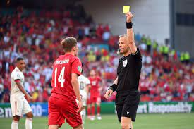 De arbiter fluit zijn laatste wedstrijd op 7 augustus in het duel om de. Bjorn Kuipers Stopt Na Finale Johan Cruijff Schaal Als Scheidsrechter Nrc