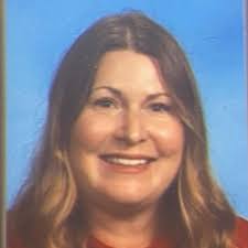 Karen Maciel's Instagram, Twitter & Facebook