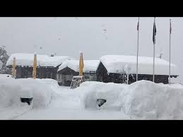 Si nous sommes bloqués dans l'ascenseur, nous appellerons du secours. Les Chutes De Neige Perturbent Les Alpes Youtube