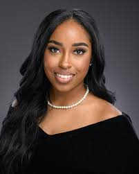 Check out this STUDENT SPOTLIGHT! "Monreau Morrison is an 18-year-old  University Laboratory School student who is the owner of Alaya Valley  Photography. For this go-getter, entrepreneurship came at a time when we