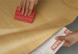 Brillant küche mit folie hode selbstklebende folie schrank bekleben möbelfolie für küchenschränke bekleben für eine frische veränderung in küchenfronten bekleben: Mit Klebefolie Alte Schranke Aufpeppen So Geht S Heimwerkertricks Net