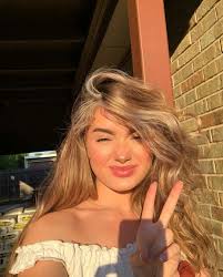 Pin By 1 9 7 4 On B I N A R Y In 2020 Beauty Hair Styles Long Hair Styles