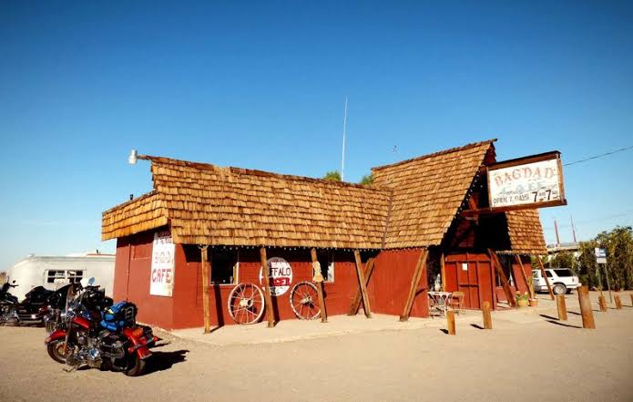 Une halte nostalgique et incontournable au Bagdad Café, circuit Evasion Forever 