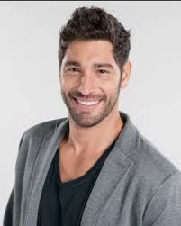 Ikeni ,es interpretado por "Victor Pecoraro "😀🍫🍭🍭🍬🍬🍬💜que le parece  su personaje? ? #10mandamientos 😀