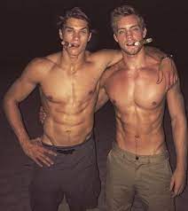 Cute guys, college boys, frat bros & jock dads — Which bro, tho?  💪💪🏻💪🏼💪🏽💪🏾💪🏿