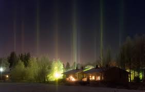 The Stunning Natural Phenomenon Of Light Pillars Inspiration For Web Designers Natural Phenomena Light Reflection Northern Lights