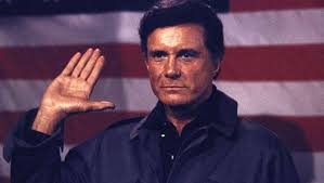 Malone is a 1987 american action thriller film starring burt reynolds in the eponymous role alongside cliff robertson, cynthia gibb, lauren hutton, scott wilson, and kenneth mcmillan. Malone Nichts Wird Ihn Aufhalten Konnen Film Trailer Kritik