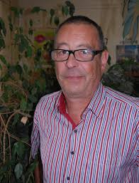 3 QUESTIONS A. Les jeunes voulaient un adulte pour apporter une nouvelle  dynamique