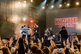 Opener ist ein indie, electronic, rock, pop und jazz festival, das vom 03.07.2019 bis 06.07.2019 in gdynia in der nähe von trójmiasto und danzig (pl) stattgefunden hat. Open Er Festival 2019 Went Stranger Things Mad With Interviews With The Cast And A Replica Of The Palace Arcade