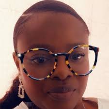 A young Nigerian lady asked her parents to model her new ankara-designed  bags and they did a wonderful job. People said they have got swags.  @thewumilifestyle reacted: "Awwww they're so sweet. God