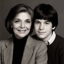 Elizabeth Banks husband is Max Handelman, a writer and producer. She met  him in college at the University of Pennsylvania, and they married in 2003.  Together, they have built a life and