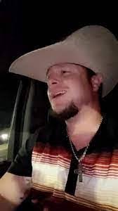 Elinor Dillon's Instagram, Twitter & Facebook