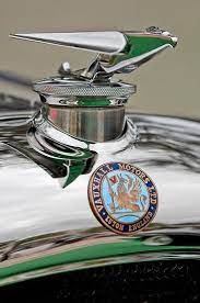 Pin On Automobile Name Plates Hood Ornaments And Badges