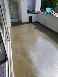 Analogamente ad un pavimento per terrazzi, un pavimento in resina per piscina deve garantire l'impermeabilità, la resistenza ai raggi uv ed essere. Posatore Di Microcemento Architop Resine