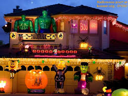 11 Craziest Halloween Decorated Homes Fun Halloween Decor Halloween Outdoor Decorations Halloween House Decoration