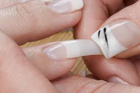 Gelnagel lackieren die besten tipps und tricks focus de. Gelnagel Preise Kosten Kunstliche Fingernagel Im Nagelstudio