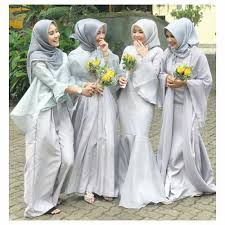Ada begitu banyak model baju gamis batik yang beredar di pasaran namun sayang biasanya yang membedakannya hanyalah corak dari batiknya. Mbtschuhemall Model Baju Anak Dasar Kain Satin 10 Jenis Kain Untuk Dress Yang Wajib Diketahui Merdeka Com Kain Satin Ini Juga Memiliki Keunikan Tersendiri