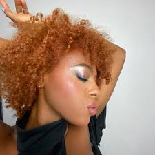 A garota do Brasil ❤️ Bibi Caetano w/ beauty by me, Leila by @joaocasatti &  audience of @lamiale