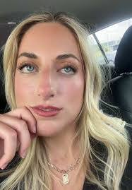 Wendy Slusher's Instagram, Twitter & Facebook