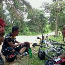 Translate from english to arabic. Loji Kumbahan Factory