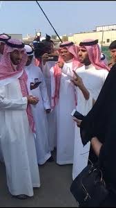 شاهد نائب أمير مكة يغير مسار جولته ويزور كلية البنات للوقوف على معاناتهن والإدارة تخلي المبنى Fashion Academic Dress Dresses