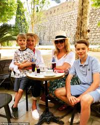 Penny, lady stewart, is an english model, photographer, tv presenter, tv personality and special constable. Penny Lancaster Had A Panic Attack Type Meltdown During Lockdown Internewscast