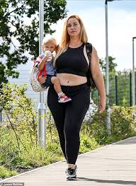 Find the perfect josie gibson stock photos and editorial news pictures from getty images. Josie Gibson Showcases Her Curves In A Black Crop Top As She Leaves The Gym With Her Son Reggie Aktuelle Boulevard Nachrichten Und Fotogalerien Zu Stars Sternchen