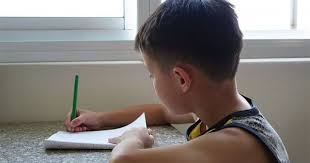 Dokter agustina, dpps, sp.a, dokter spesialis anak dari siloam hospitals palangkaraya, kalimantan tengah melalui edukasi webinar menyampaikan, para orang tua. 5 Cara Belajar Menulis Anak Tk Yang Efektif Popmama Com