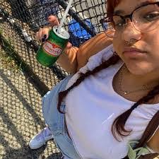 Alyssa Cameron's Instagram, Twitter & Facebook