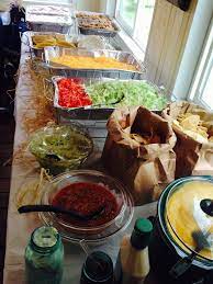 Here's how i plan a taco bar party, plus my taco bar checklist! Graduation Party Taco Bar Taco Bar Party Graduation Food Graduation Party Decor