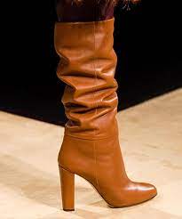 Tutte sappiamo quanto possa essere frustrante provare a fare gli esercizi con un reggiseno che non sostiene abbastanza o con dei fuseaux che non lasciano la giusta. Scarpe Autunno Inverno 2021 2022 100 Modelli Di Tendenza Chaussure Chaussures Prada Chaussure Mode